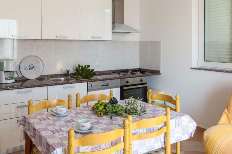 Apartmani Mudronja 穆泰尔岛 外观 照片