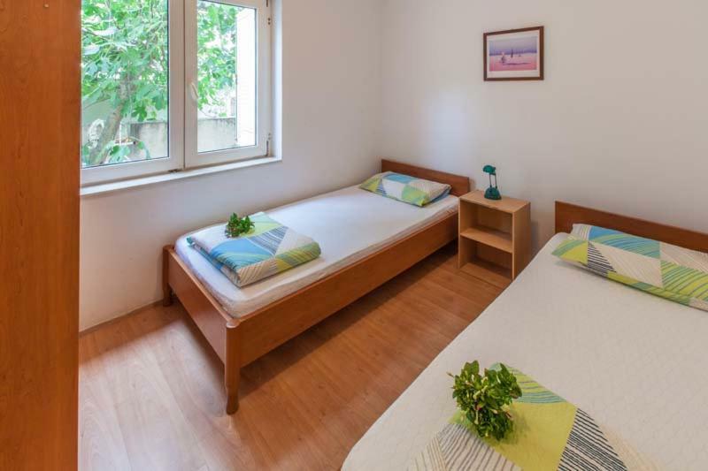 Apartmani Mudronja 穆泰尔岛 外观 照片