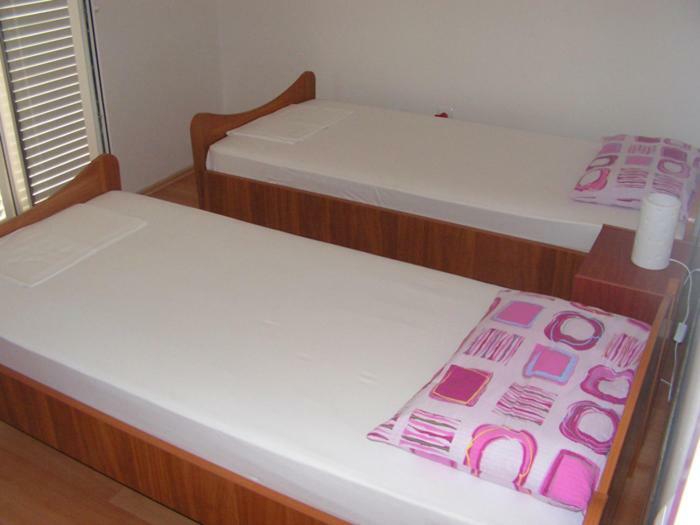 Apartmani Mudronja 穆泰尔岛 外观 照片